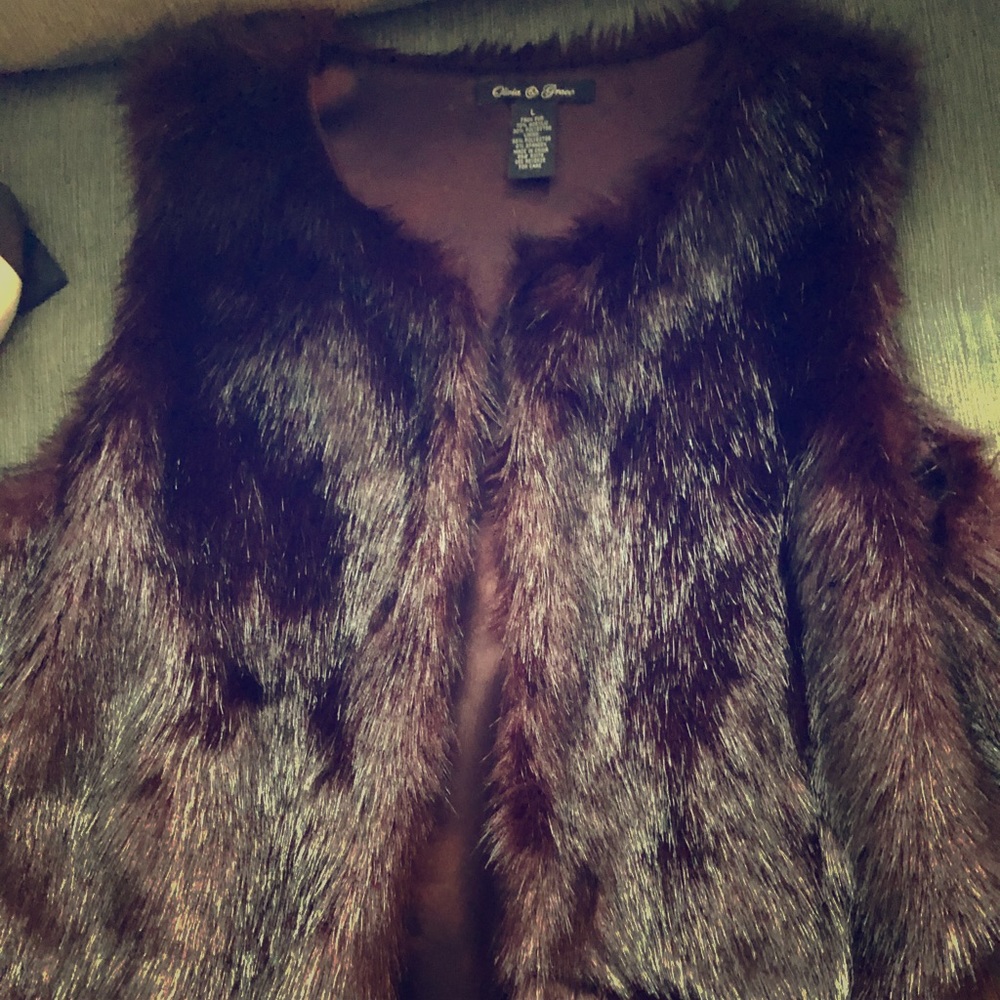 Faux fur vest, size Large